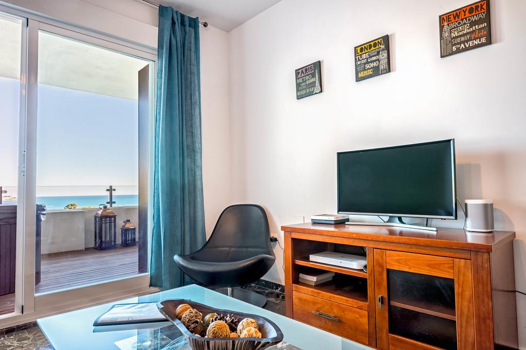 Carvajal Luxury Apartments - Free Parking 丰希罗拉 外观 照片